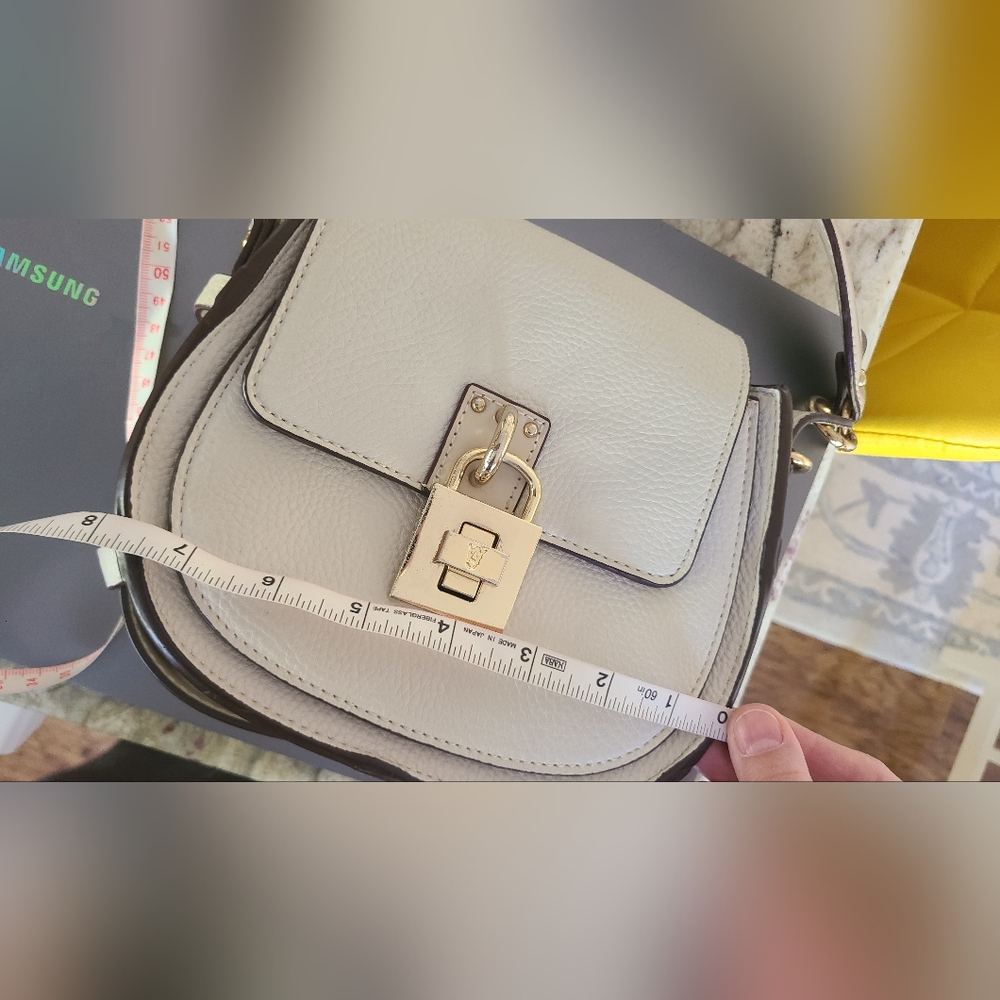 Off White And Brown Contrast PU Leather Bag With Gold Hardware - Picture 4 of 5